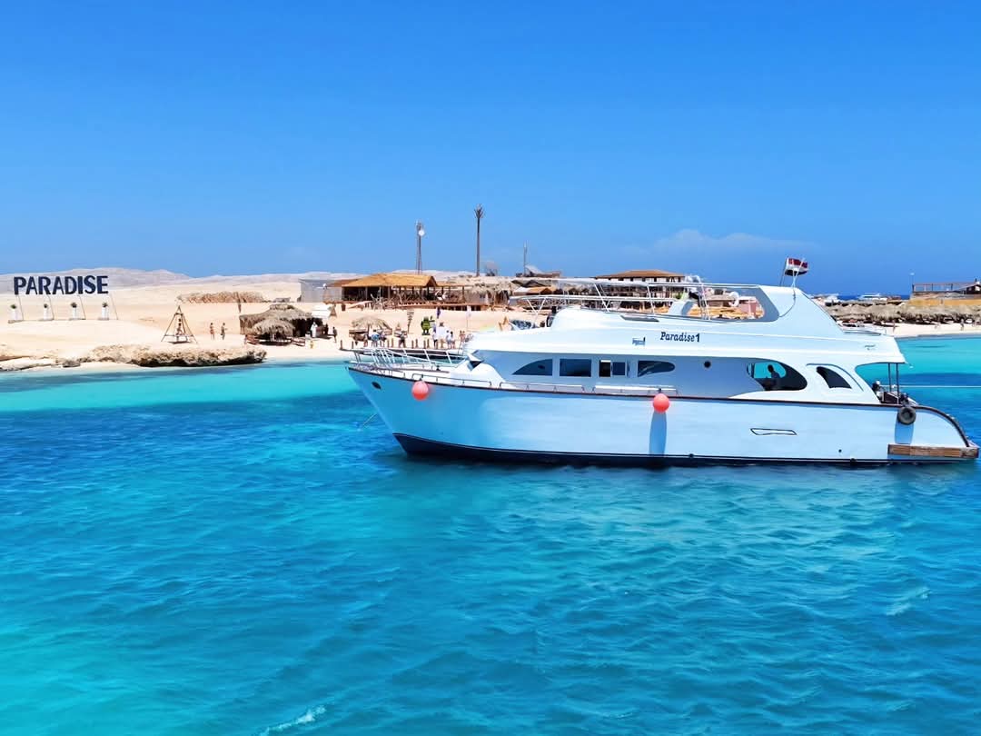 Hurghada: Excursie cu barca pe insula Paradis cu snorkeling și prânz