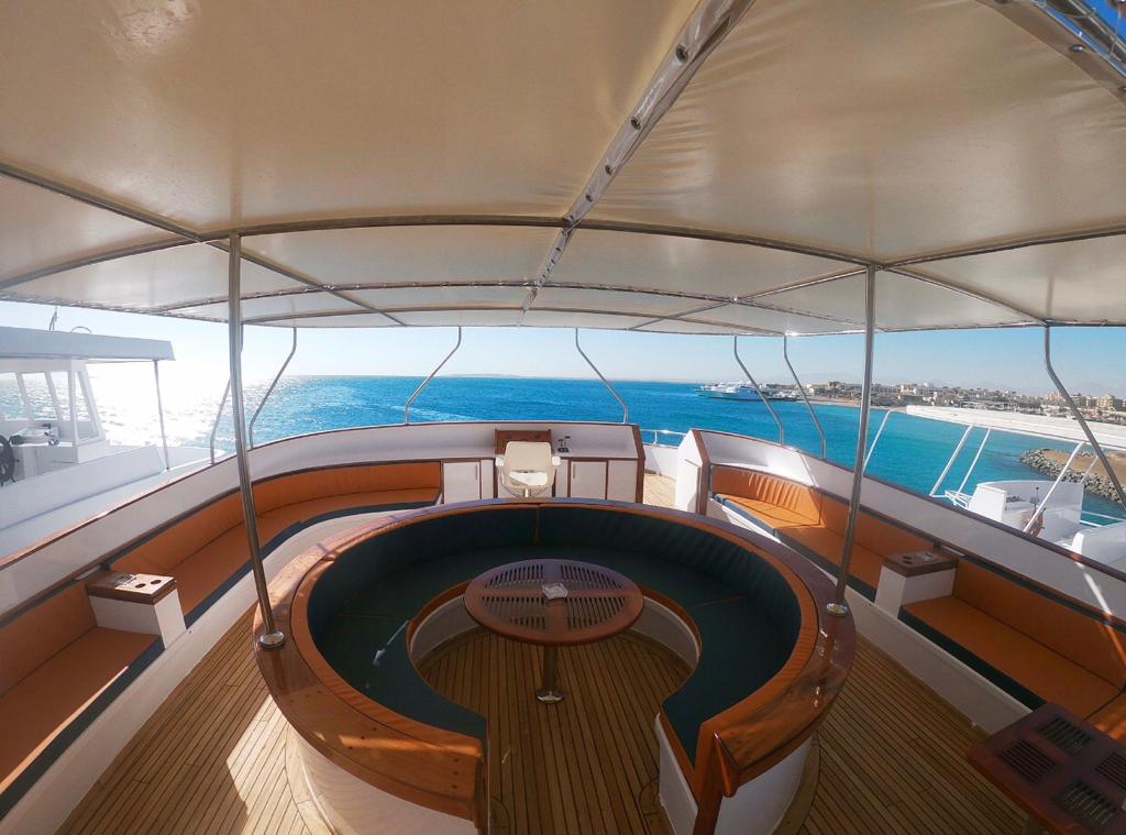 Hurghada: Excursie cu barca pe insula Paradis cu snorkeling și prânz