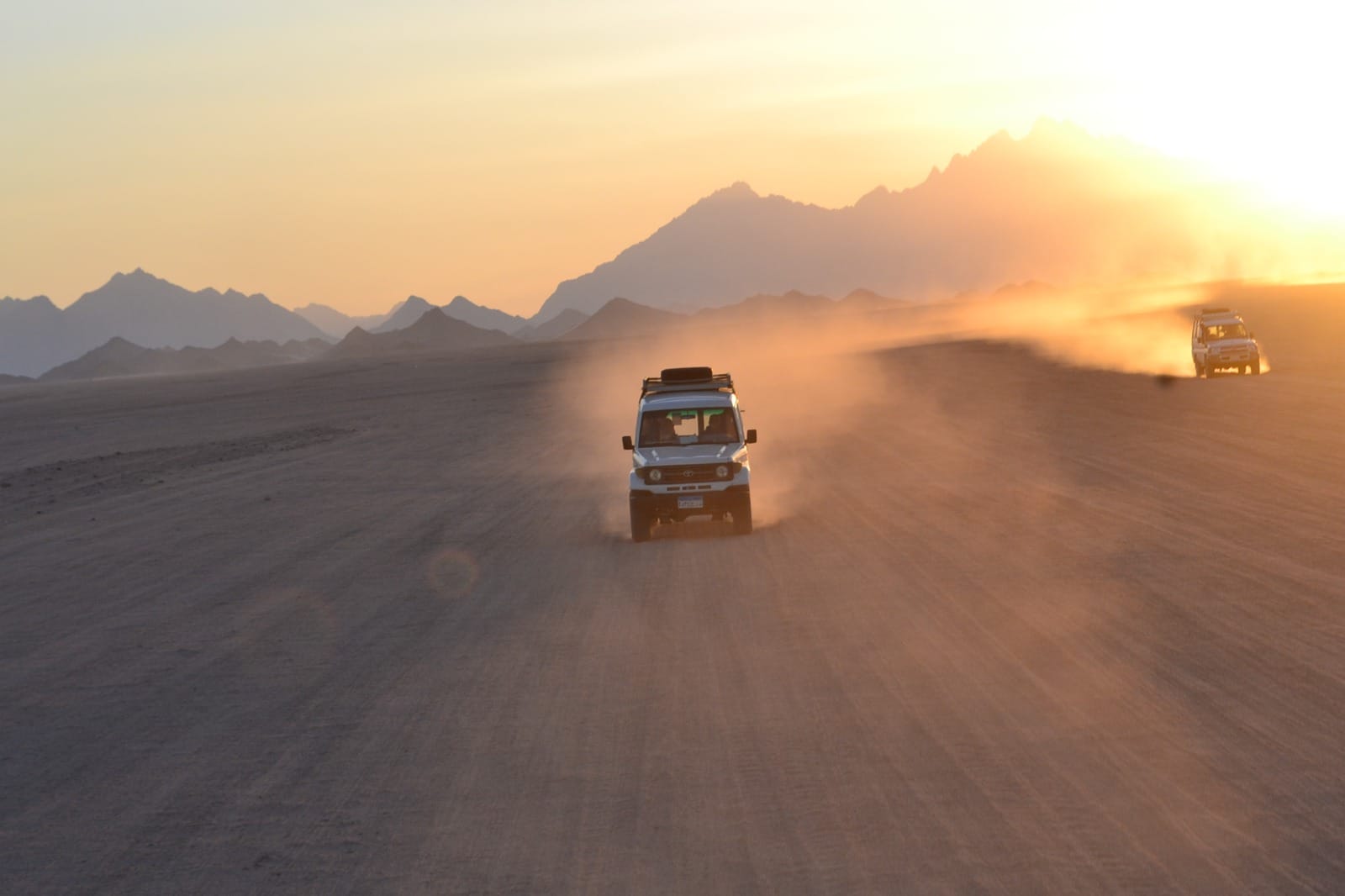 Hurghada: SUPER SAFARI – ATV, Buggy, Jeep cu cină