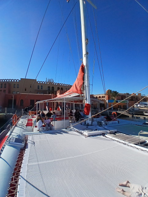 El Gouna: Excursie cu un catamaran de lux cu snorkeling și gustări/băuturi