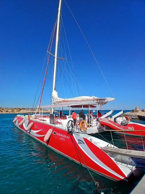 El Gouna: Excursie cu un catamaran de lux cu snorkeling și gustări/băuturi