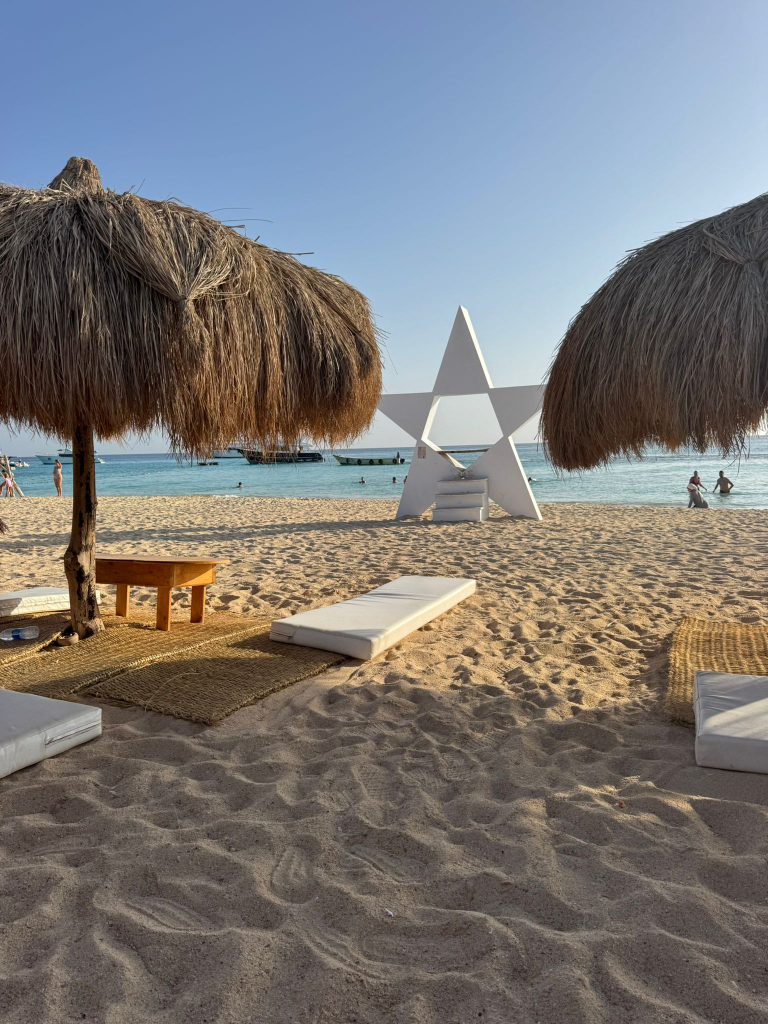 Hurghada: Excursie cu barca pe insula Hula Hula cu snorkeling și prânz